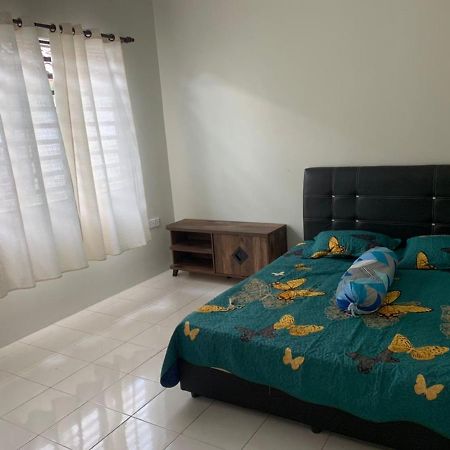Homestay Maryam Lumut Buitenkant foto