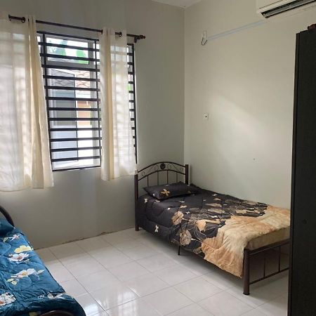 Homestay Maryam Lumut Buitenkant foto
